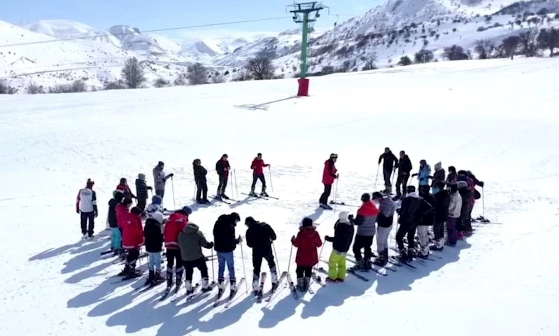 Üniversite öğrencilerine Kop Dağında kayak eğitimi
