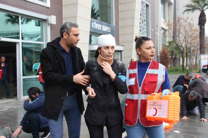 İzmir Bölge Adliye Mahkemesi’nde gerçeğini aratmayan tatbikat
