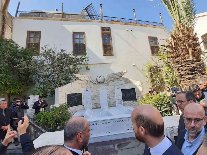 Bilal Erdoğan, cuma namazını Emevi Camii’nde kıldı
