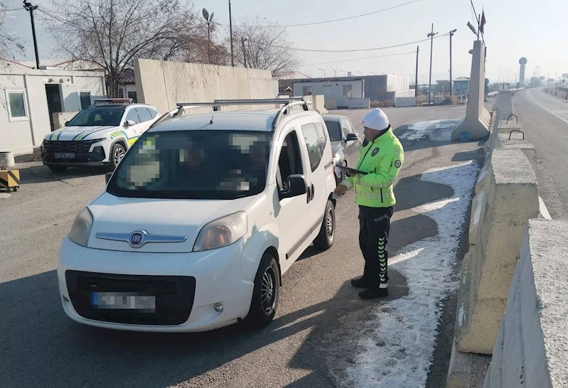 Emniyetten uygulama noktasındaki araçlara ceza yağdı
