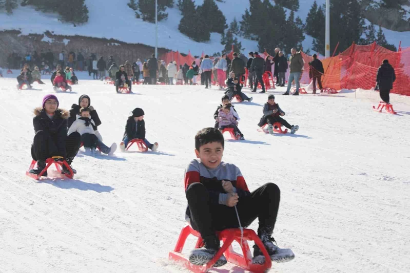 Ergan Kayak Merkezinde hafta sonu yoğunluğu
