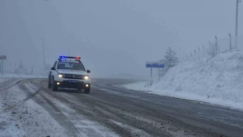 Kocayayla Geçidi’nde kar ve tipi ulaşımı olumsuz etkiledi
