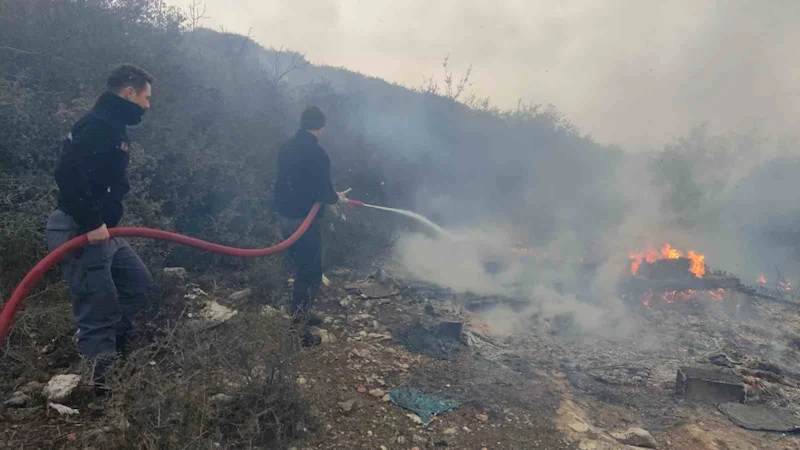 Barakada başlayan yangın ormana sıçramadan söndürüldü
