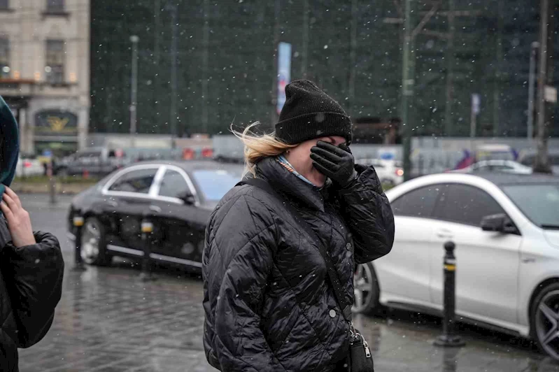 İstanbul’da lapa lapa kar yağışı
