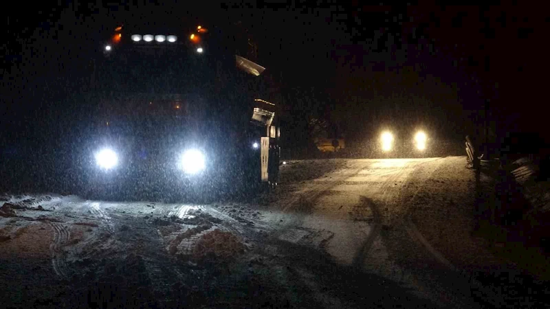 Zonguldak-Ereğli kara yolunda sürücüler kar nedeniyle zor anlar yaşadı
