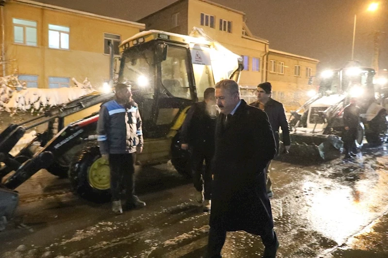 Melikgazi, güvenli ulaşım için gece gündüz görev başında
