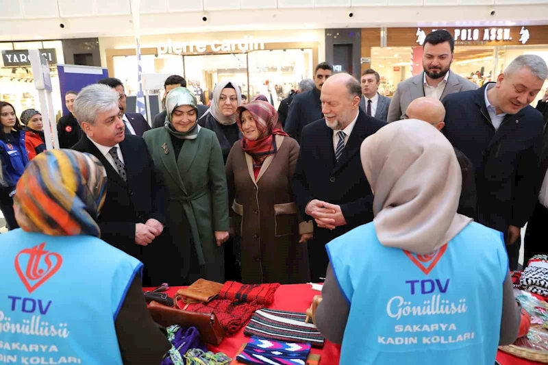 Deprem bölgesindeki cami ve Kur’an kurslarına destek için hayır çarşısı açıldı
