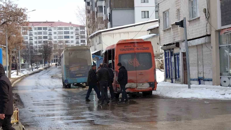 Erzurum’da trafik kazası; 4 yaralı
