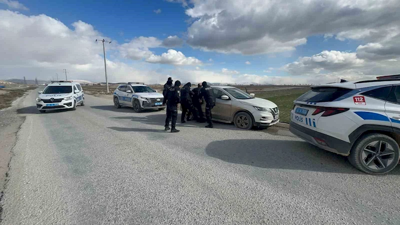 Konya’da polisten kaçan şüpheli kovalamaca sonucu yakalandı
