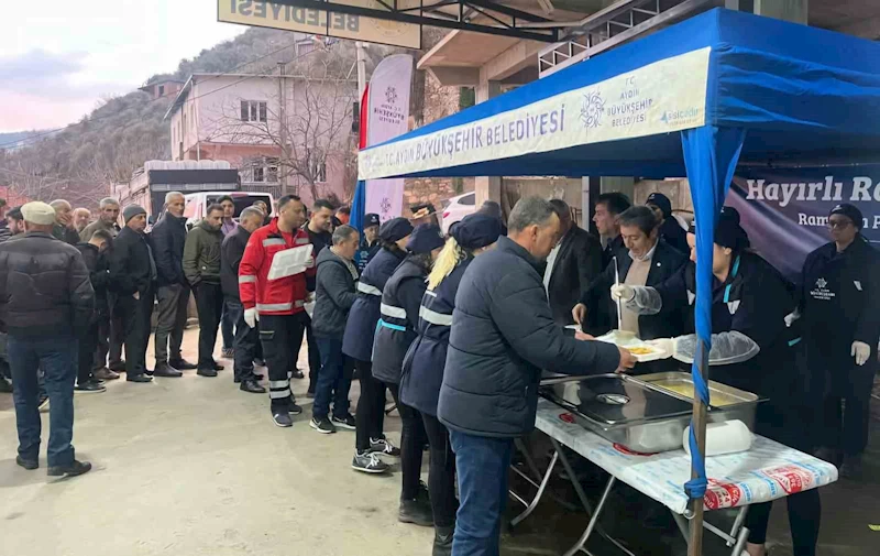 Büyükşehir Belediyesi Köşk’te ilk iftarı Gökgiriş Mahallesi’nde düzenledi
