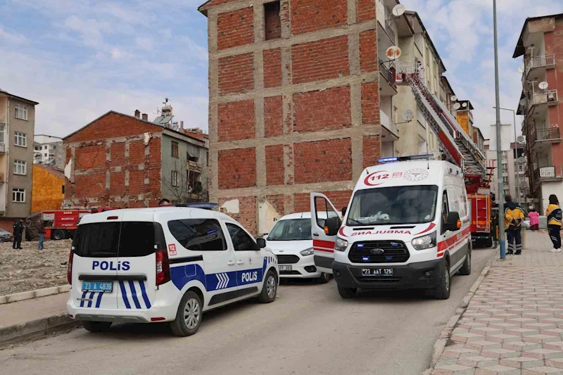 Elazığ’da ev yangını paniğe neden oldu
