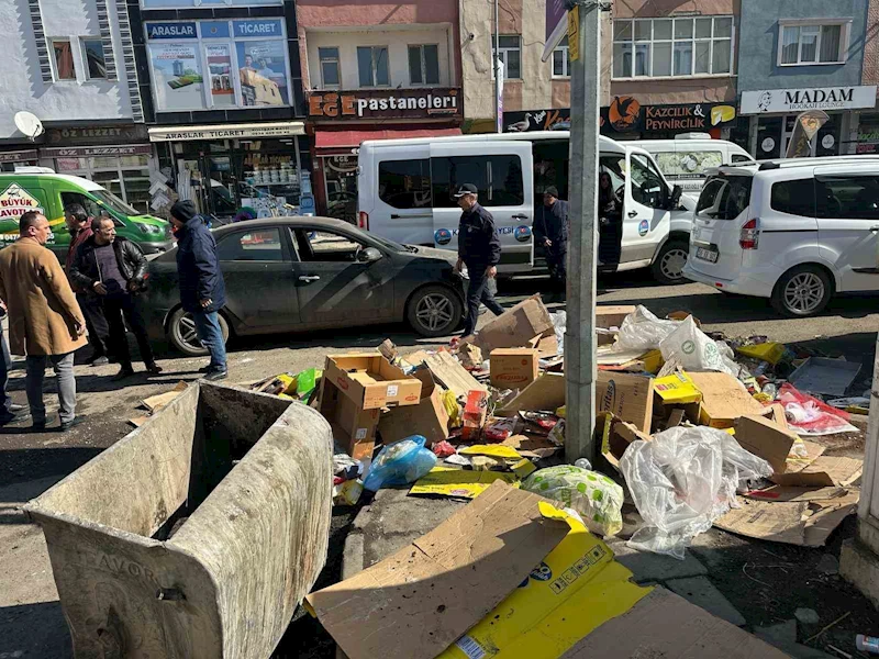 Kars’ta belediyeden çöplerini gelişi güzel döken işyerine ceza
