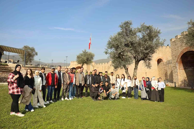 Yabancı öğrenciler Hereke Kalesi’ne hayran kaldı
