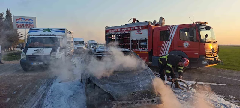 Şanlıurfa’da otomobil alev topuna döndü
