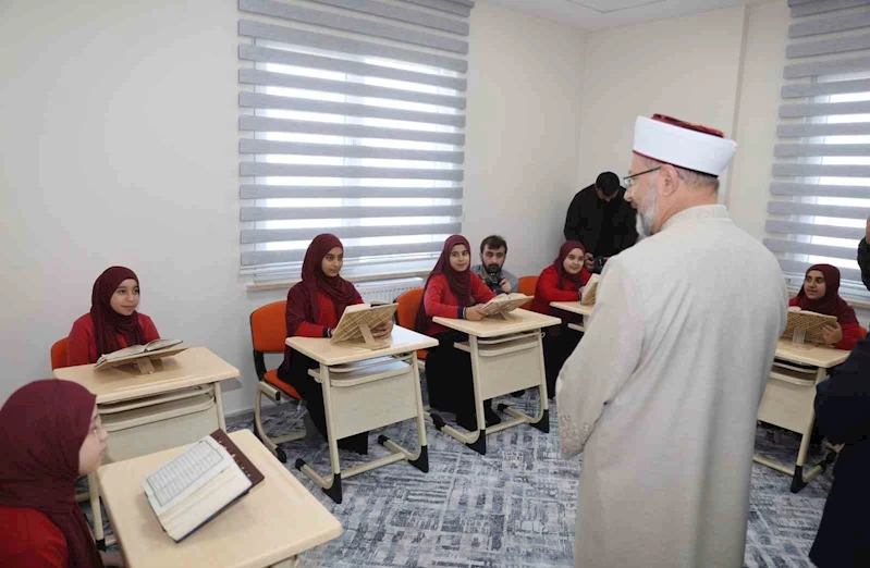 Diyanet İşleri Başkanı Erbaş, Iğdır’da Kur’an kursu açılışına katıldı
