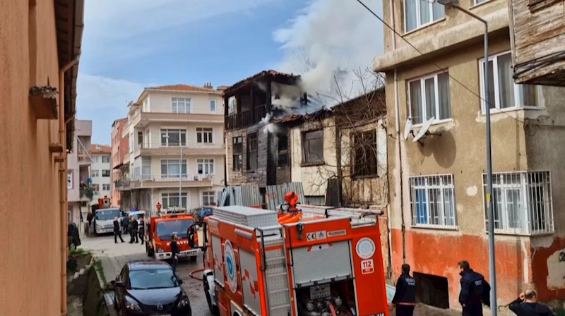 Tekirdağ’da metruk binada yangın
