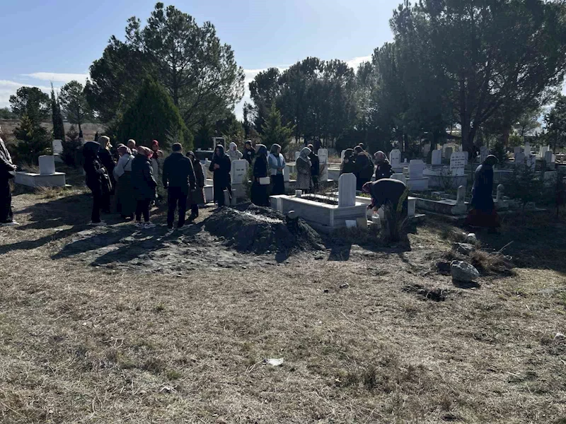 Altınları için canice öldürülen yaşlı kadın, toprağa verildi
