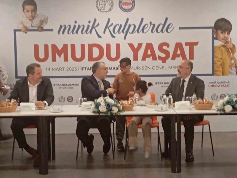 Bakan Işıkhan ‘Minik Kalplerde Umudu Yaşat’ iftar programına katıldı
