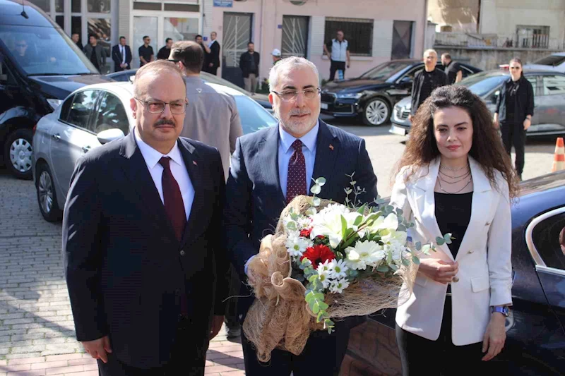 Çalışma ve Sosyal Güvenlik Bakanı Işıkhan, Vali Canbolat ile görüştü
