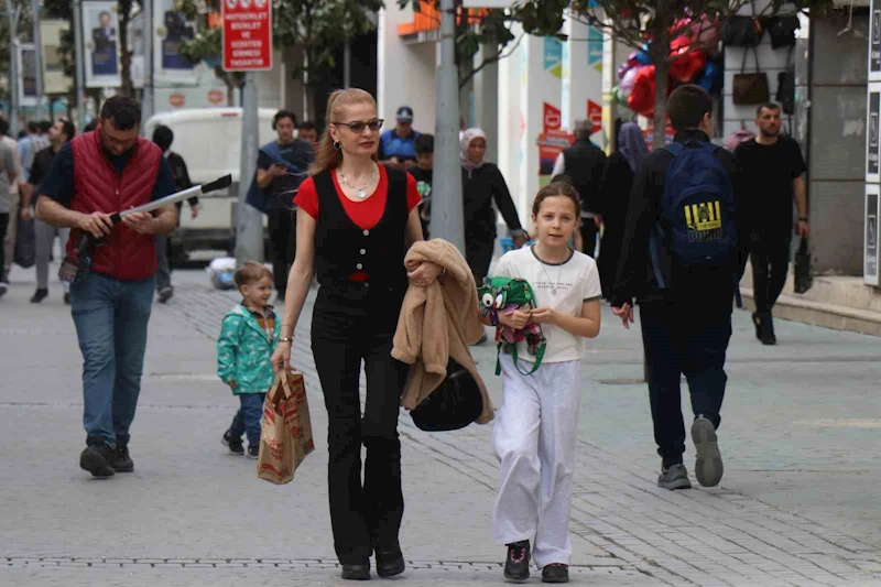 Sakarya’da Mart’ın ortasında yazdan kalma bir gün yaşanıyor
