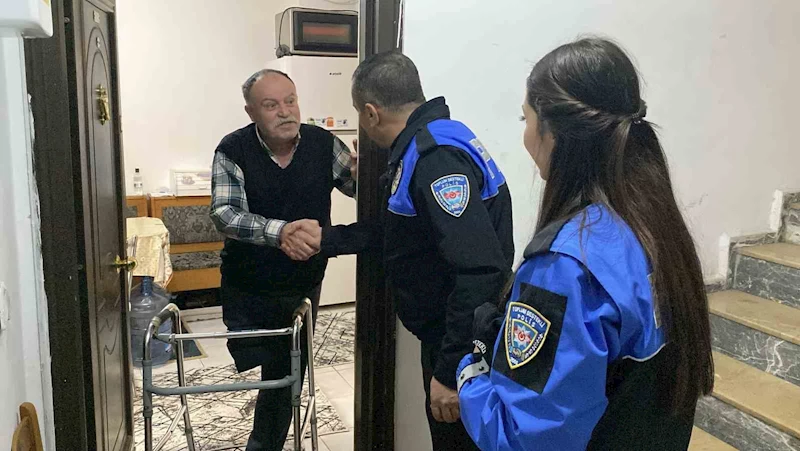 Polis ekiplerinden tek bacağı olmayan Ertuğrul amcaya ziyaret
