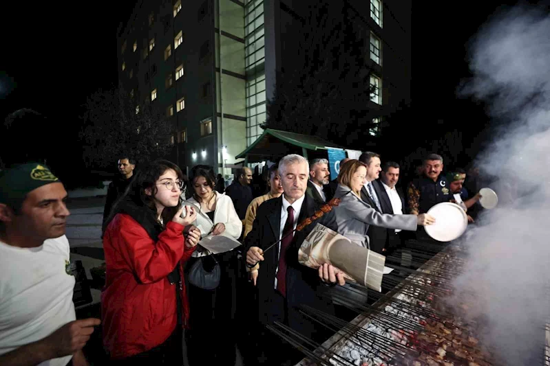 Şahinbey Belediyesi’nden öğrencilere sahur ikramı
