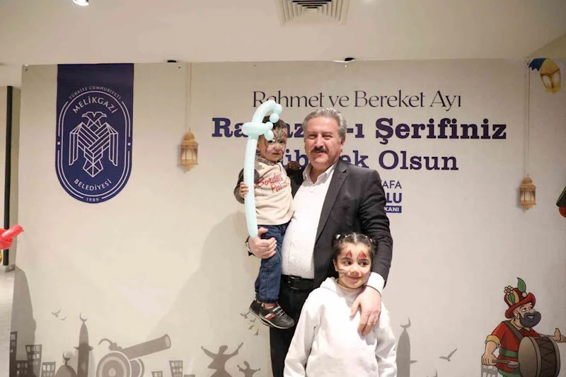 Yetim ve öksüz çocuklar Başkan Palancıoğlu ile iftar yaptı
