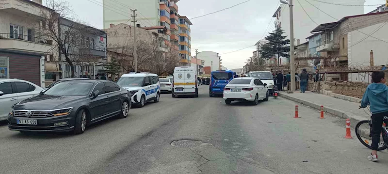 Aile içi kavga ihbarına giden polisler saldırıya uğradı
