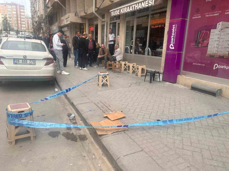 Hasmı için silahına sarıldı, kendini yaraladı
