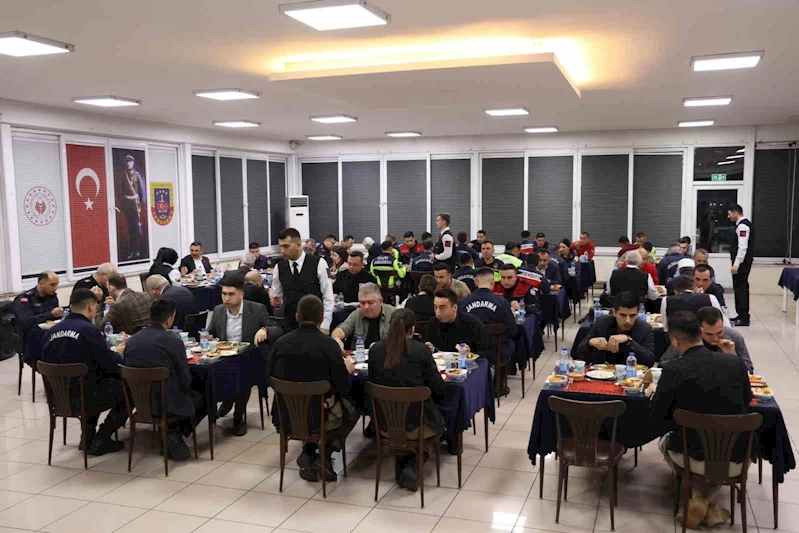 Vali Hacıbektaşoğlu, jandarma personeliyle iftar programında buluştu
