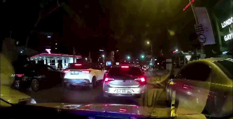 Kadıköy’de polisin dur ihtarına uymadı, makas atarak kaçtı
