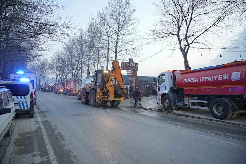 Yangın bölgesinde güvenlik önlemi alan polise saldırı
