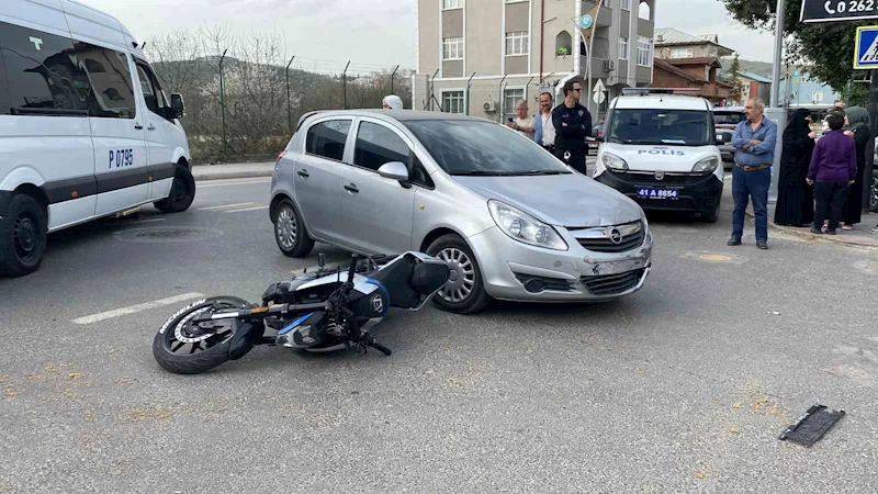 Otomobille çarpışan motosikletli yaralandı
