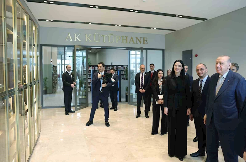 Cumhurbaşkanı Erdoğan AK Kütüphane’yi ziyaret etti
