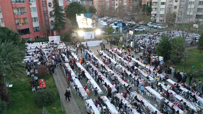 Tuzla’da Ramazan’ın bereketi sokak iftarlarında paylaşılıyor
