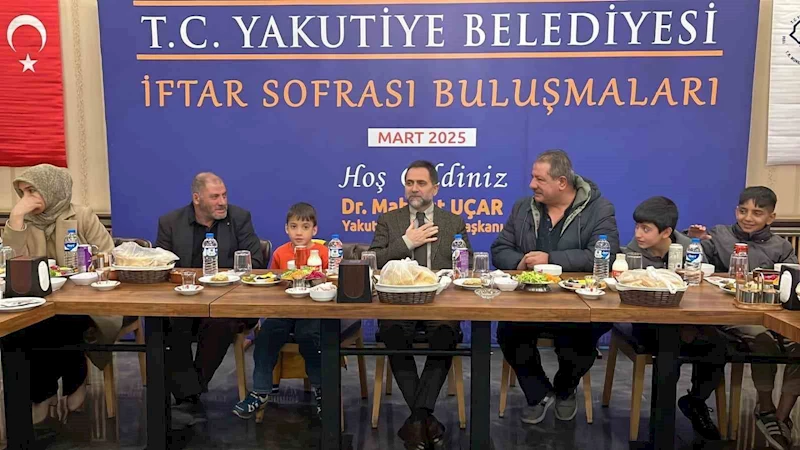 Başkan Uçar, ayakkabı boyacıları ve aileleriyle iftar sofrasında buluştu
