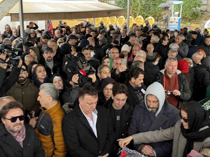 Hayatını kaybeden sanatçı Tanyeli son yolculuğuna uğurlandı
