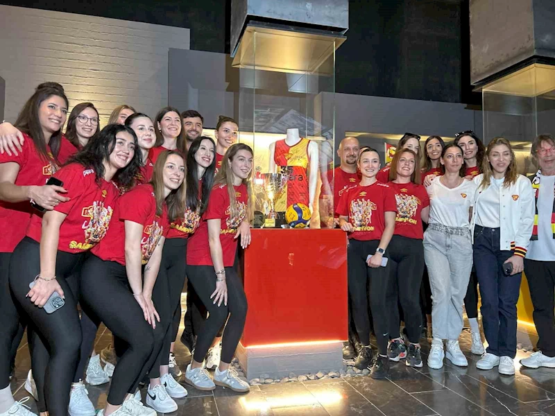 Göztepe Voleybol’un kupası, müzesindeki yerini aldı
