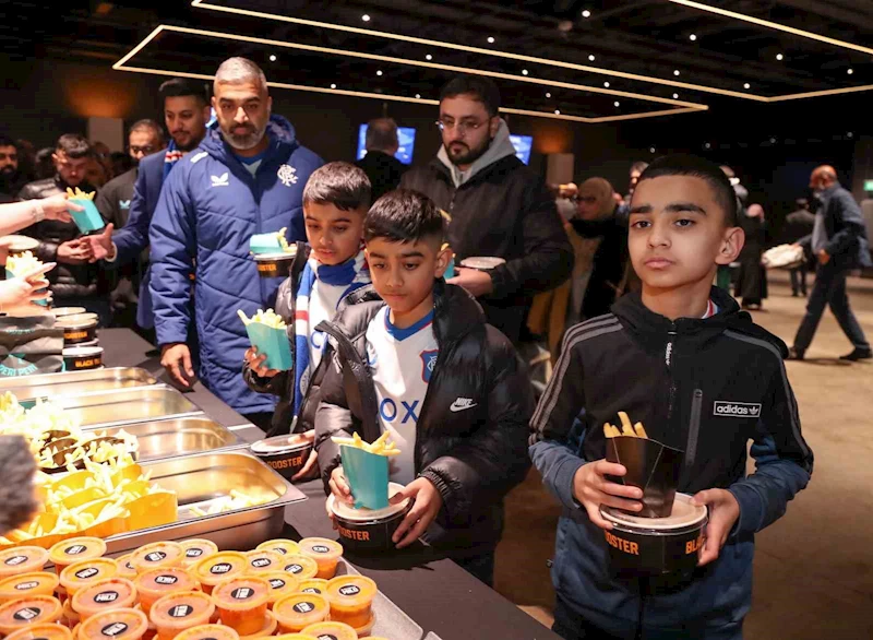 İskoç ekibi Rangers, stadyumda iftar organizasyonu düzenledi
