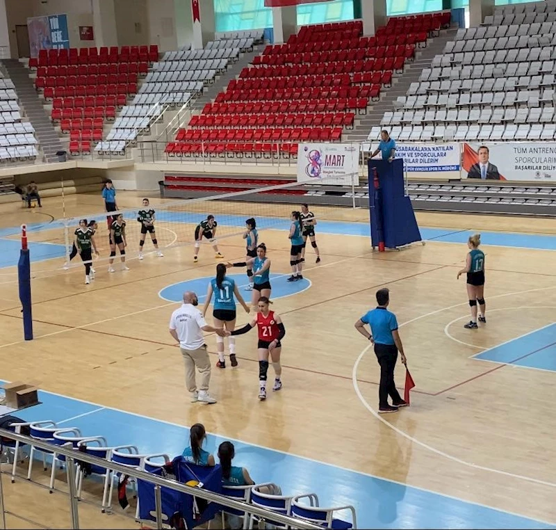 Bayburtlu kadın voleybolcular tüm maçları kazanarak finale yükseldi
