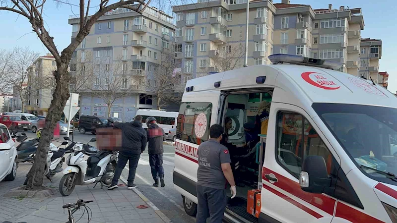 Çorlu’da kamyonetle çarpışan motokurye yaralandı
