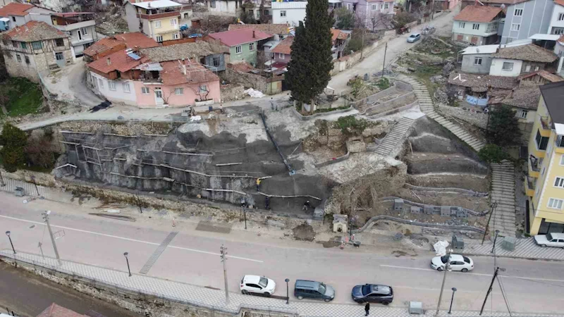 Demirci’de görüntü kirliliği oluşturan alana şelale yapılıyor
