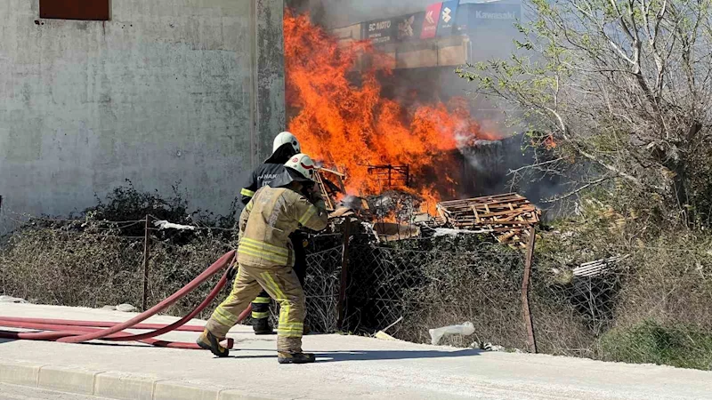 Çanakkale’de sanayi sitesinde korkutan yangın
