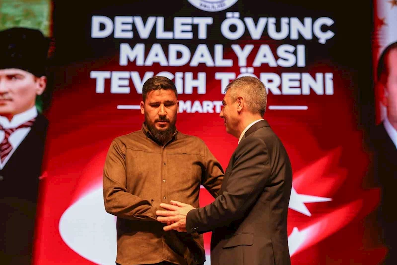 Mersin’de Devlet Övünç Madalyası ve Beratı tevcih töreni
