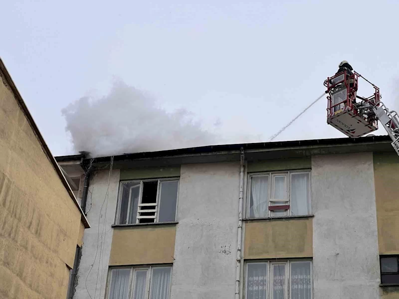 Konya’da çatıda çıkan yangın korkuttu
