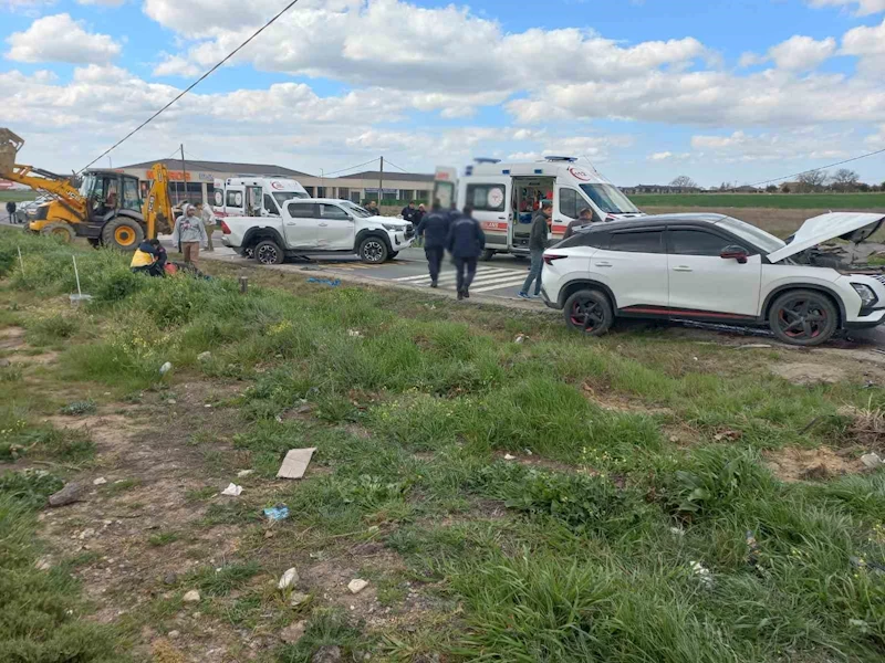 Çorlu’da zincirleme kaza: 3’ü askeri personel 6 yaralı
