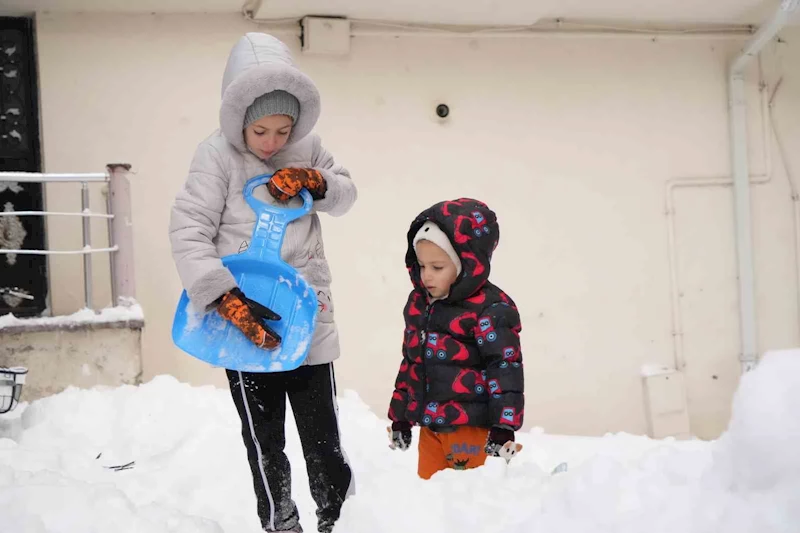 Kar yağışı nedeniyle Bayburt’ta tüm okullar tedbir amaçlı tatil edildi
