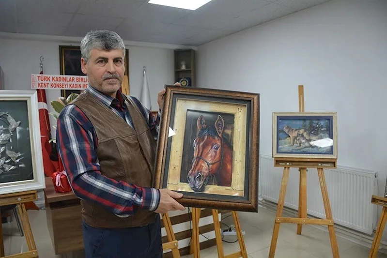 Gittiği sergiden etkilendi, şimdi kendi sergisini açtı
