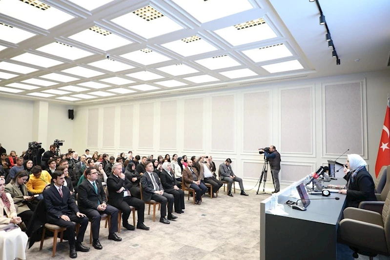 Milletvekili Ayşe Böhürler Mektep Melikgazi’de gençlerle söyleşi yaptı
