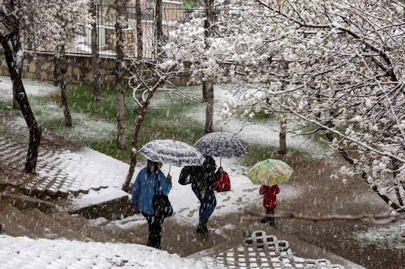 Pertek’te iki mevsim bir arada
